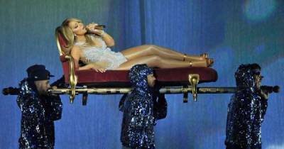 Total legend: does Mariah Carey really not ‘do stairs’? - www.msn.com
