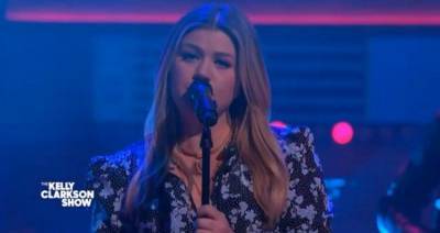 Kelly Clarkson Performs Emotional Cover Of ‘The First Cut Is The Deepest’ By Cat Stevens - etcanada.com