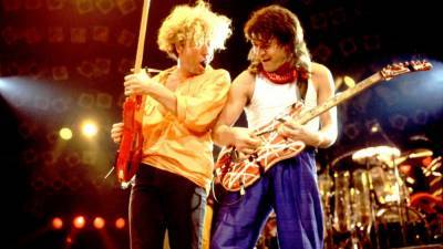 Eddie Van Halen Dead at 65: Sammy Hagar, Gene Simmons and More Pay Tribute - www.etonline.com