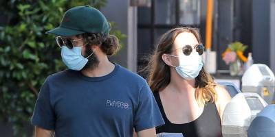 Leighton Meester & Adam Brody Take Their Daughter Out To Lunch in LA - www.justjared.com - Los Angeles