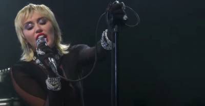 Watch Miley Cyrus perform her cover of Blondie’s “Heart Of Glass” - www.thefader.com