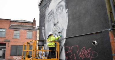 Ian Curtis - Ian Curtis mural takes shape in Northern Quarter ahead of mental health music festival - manchestereveningnews.co.uk - Manchester