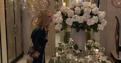 Kelly Ripa gives fans a glimpse inside foyer of jaw-dropping NY townhouse - www.msn.com - New York
