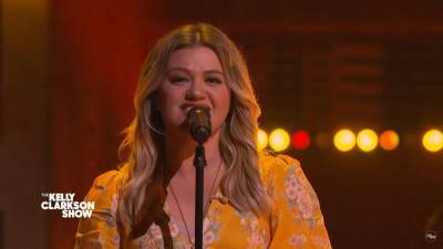 Kelly Clarkson’s ‘Ring Of Fire’ Cover Is Pure Heat - etcanada.com - USA