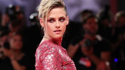 Kristen Stewart on the Pressure of Coming Out and Representing Queerness - www.etonline.com - county Stewart