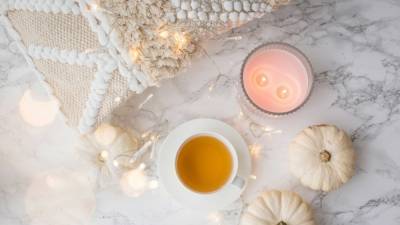 The Best Holiday Candles to Warm Up Your Home - www.etonline.com