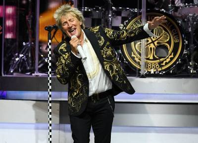 Rod Stewart to go under the knife again after suffering months of pain - evoke.ie