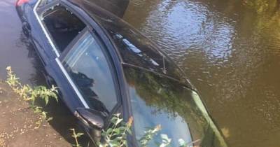 Smashed up car found floating in Openshaw canal - www.manchestereveningnews.co.uk - Manchester