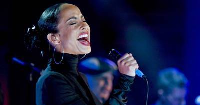 Sade are recording their first album in a decade during lockdown - www.officialcharts.com - Britain