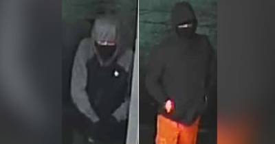The two hooded men police want to speak to after failed armed robbery at Tesco - www.manchestereveningnews.co.uk