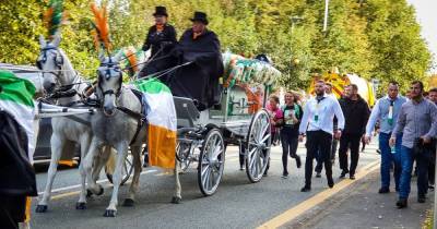 Coffin pulled from horse-drawn carriage and shouldered by mourners for final mile at funeral of 'Big Paddy' Connors who died in police chase horror crash - www.manchestereveningnews.co.uk