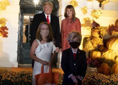 Donald and Melania celebrate Halloween at the White House with mini Trumps - evoke.ie - USA