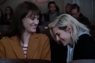 ‘Happiest Season’ Trailer: Kristen Stewart Meets Her Girlfriend’s Family at an Uncomfortable Holiday Dinner (Video) - thewrap.com