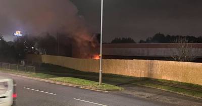 Derelict EK building on fire in late night blaze - www.dailyrecord.co.uk - Scotland