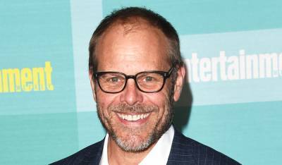 Celebrity Chef Alton Brown Says He's a Conservative, Fires Back at Fan Who Is Disappointed - www.justjared.com - county Brown