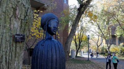 Massive Simone Leigh sculpture now greets Penn students - abcnews.go.com - New York - Pennsylvania