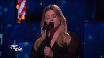 Kelly Clarkson Gets Patriotic With ‘America The Beautiful’ Cover - etcanada.com - county Ward
