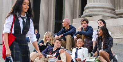 Blair Waldorf - The First Pics of the New 'Gossip Girl' Reboot Just Dropped, and the Cast Is Sitting on the Met Steps (!!!) - cosmopolitan.com - New York
