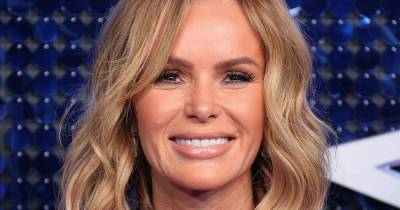 Amanda Holden unveils Christmas tree – and fans love this unusual decoration - www.msn.com