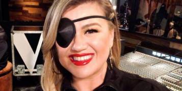 Here's Why Kelly Clarkson Is Wearing an Eye Patch on 'The Voice' - www.cosmopolitan.com