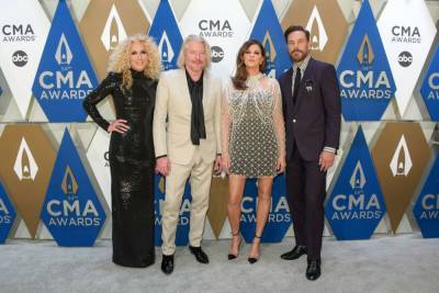 Little Big Town Pays Tribute To ‘Sweet Music Man’ Kenny Rogers At 2020 CMA Awards - etcanada.com - city Big