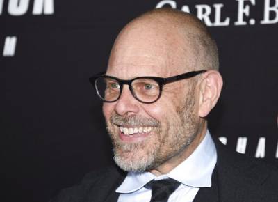 Food Network’s Alton Brown Apologizes For Joking Holocaust Reference On Twitter - deadline.com - county Brown - state Kansas