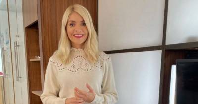 Holly Willoughby looks stunning as she hosts This Morning in gorgeous knitted jumper - copy her look from £14 - www.ok.co.uk
