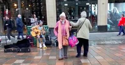 Hilarious Glasgow pensioners dance on Buchanan Street to busker in brilliant clip - www.dailyrecord.co.uk - Scotland