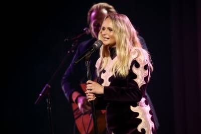 Miranda Lambert Belts Out ‘Settling Down’ Live For The First Time In Stunning 2020 CMA Award Performance - etcanada.com