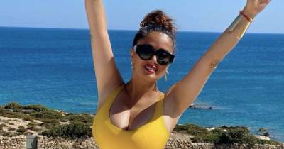 Salma Hayek's swimsuit diet and fitness secrets revealed - from eating bugs to perfect posture - www.msn.com - Mexico