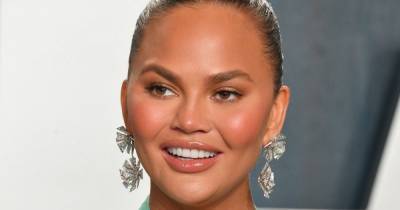 Chrissy Teigen shares her ‘favourite’ product for removing eye make-up – and it’s only £4 - www.ok.co.uk