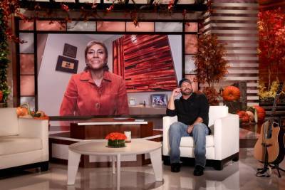 Garth Brooks Takes Over ‘Ellen’ Hosting Duties And Welcomes Robin Roberts - etcanada.com