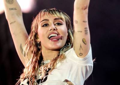 Miley Cyrus Reveals Track List For New Album ‘Plastic Hearts’ - etcanada.com