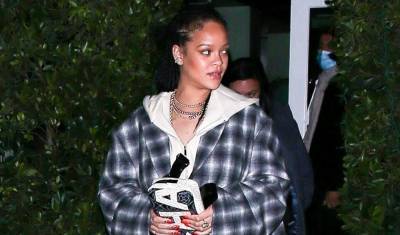 Rihanna Made This Comfy & Casual Outfit Look So Chic - www.justjared.com - Santa Monica