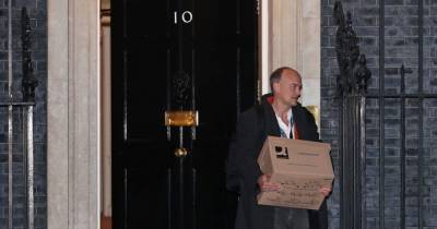 Dominic Cummings leaves Boris Johnson's Downing Street carrying box - www.dailyrecord.co.uk