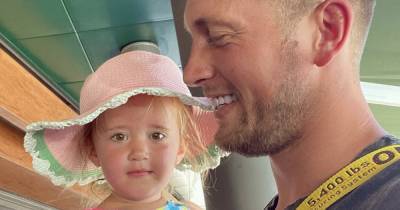 Dan Osborne begs Jacqueline Jossa to get home as daughter Mia, 2, hits his face with tennis racket - www.ok.co.uk