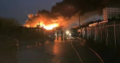 Firefighters tackling blaze involving "400 vehicles" at industrial estate in Wigan - www.manchestereveningnews.co.uk