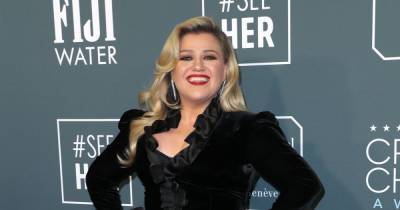 Kelly Clarkson tests negative for COVID-19 after staffers' positive tests - www.wonderwall.com