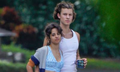 Shawn Mendes & Camila Cabello Keep Close During Their Sunday Stroll in Florida - www.justjared.com - Los Angeles - USA - Miami - Florida