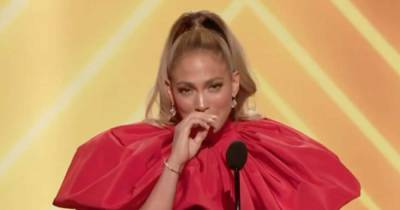 People’s Choice: Jennifer Lopez gets emotional as she accepts icon award - www.msn.com