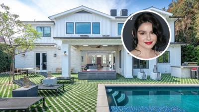 Ariel Winter Sells Modern Farmhouse, Buys Another - variety.com