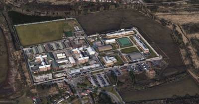 Four men arrested after being caught trying to break into prison with contraband items - www.manchestereveningnews.co.uk