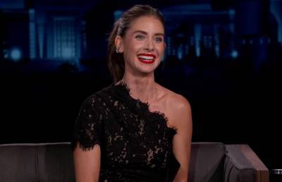 Alison Brie Once Saw Justin Bieber Singing About Pasta In A Italian Hotel Pool - etcanada.com - Italy