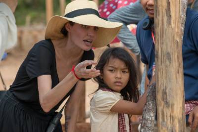 Angelina Jolie To Direct ‘Unreasonable Behaviour’ Biopic About A War Photographer; Tom Hardy To Produce - theplaylist.net