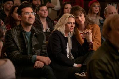 ‘Happiest Season’ Film Review: Kristen Stewart Makes Merry in LGBT Christmas Farce - thewrap.com