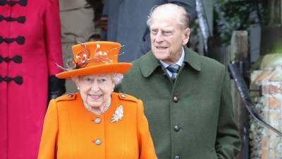 Queen Elizabeth and Prince Philip Admire Great-Grandchildren's Card in 73rd Anniversary Portrait - www.etonline.com
