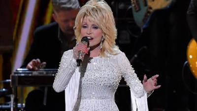 Dolly Parton adds pandemic hero to list of accomplishments - abcnews.go.com - Britain - Boston