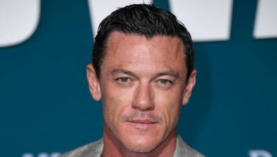 A Shirtless Luke Evans Asked a Stranger to Take His Picture - See the Photo! - www.justjared.com - Australia