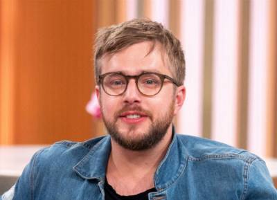 WATCH: Iain Stirling’s hilarious answer to what he thinks a menstrual cup does - evoke.ie - Ireland