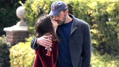 Ana De Armas Appears To Be Wearing An Engagement Ring As She Kisses Ben Affleck In New Orleans - hollywoodlife.com - state Louisiana - parish Orleans - city New Orleans, state Louisiana
